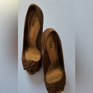 Fiona Women’s black heels size 8 M like new